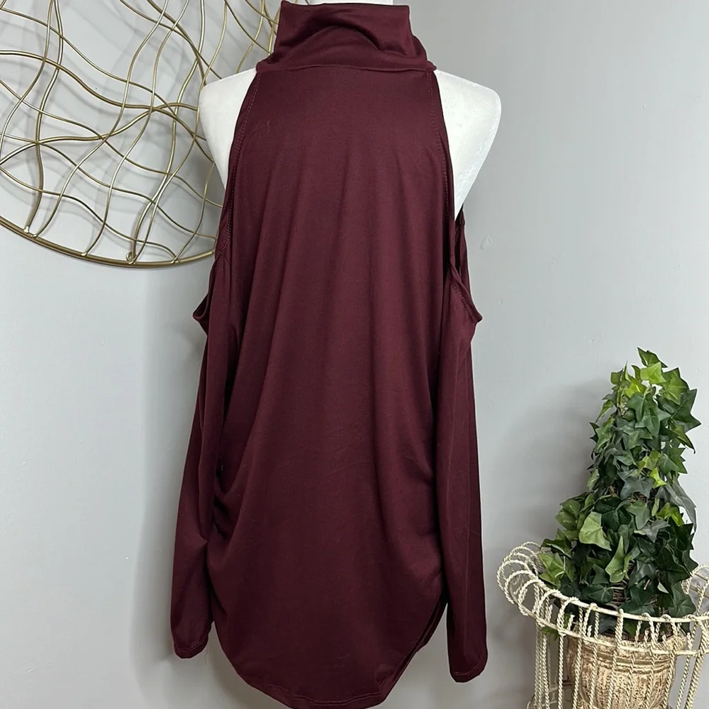 🆕NWOT Rouge Collection Plus Burgundy Cold Shoulder Turtle Neck Top, - Picture 5 of 7